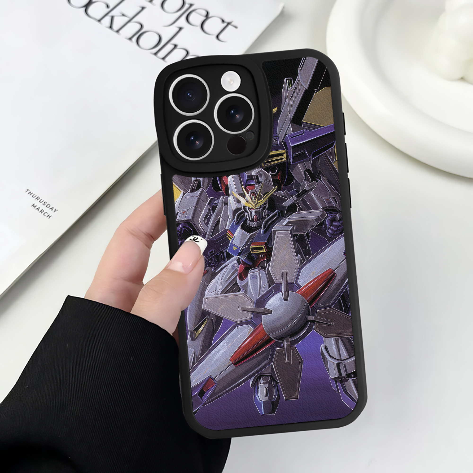 （画像用） 機動戦士ガンダム Mobile Suit Gundam 【iPhone 16シリーズ対応】シリコンスマホケース（レザー調） 材質：シリコン